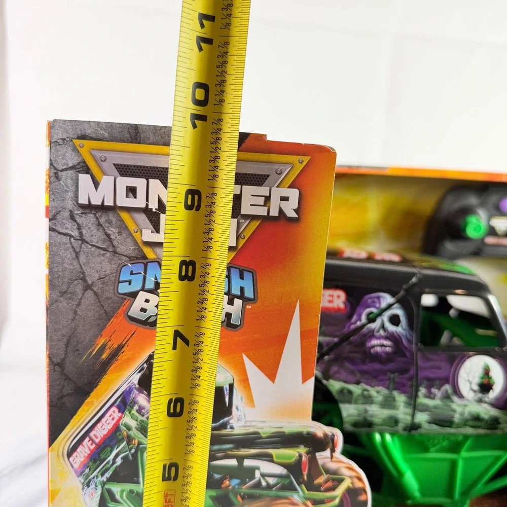 Monster Jam Smash & Bash Grave Digger Remote Control Truck 1:15 Scale New